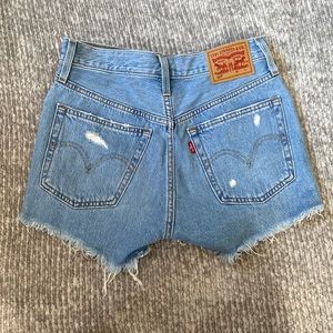 *NEVER WORN* 501 High Waisted Shorts- LEVI’S SIZE 24